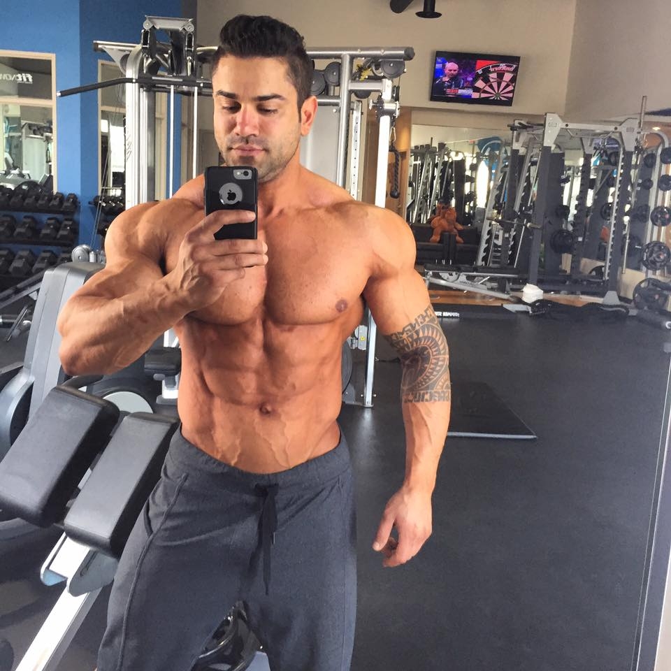 Эй Джей Шукори