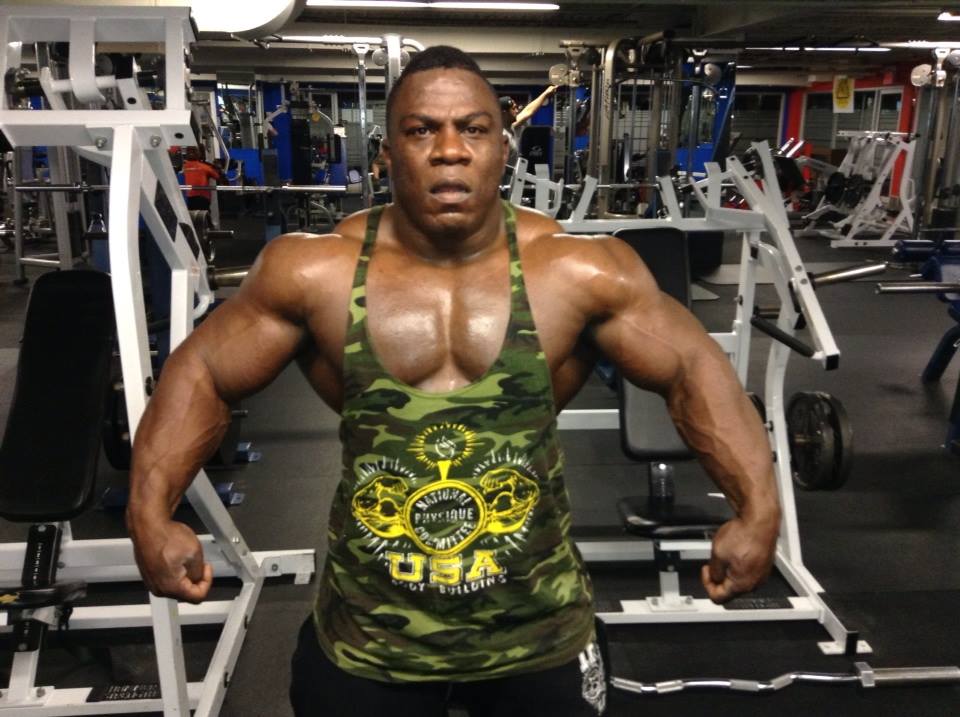 Леон Истман