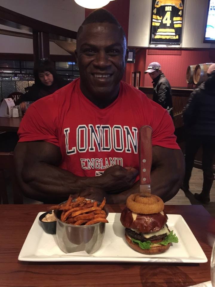 Леон Истман