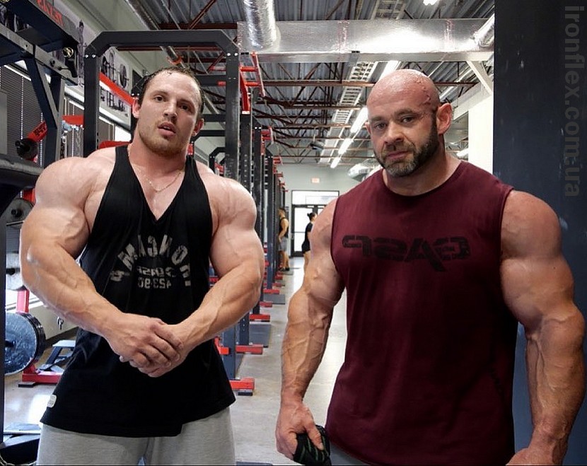 Брэнч Уоррен взорвал плечи со своим 20-летним «я»