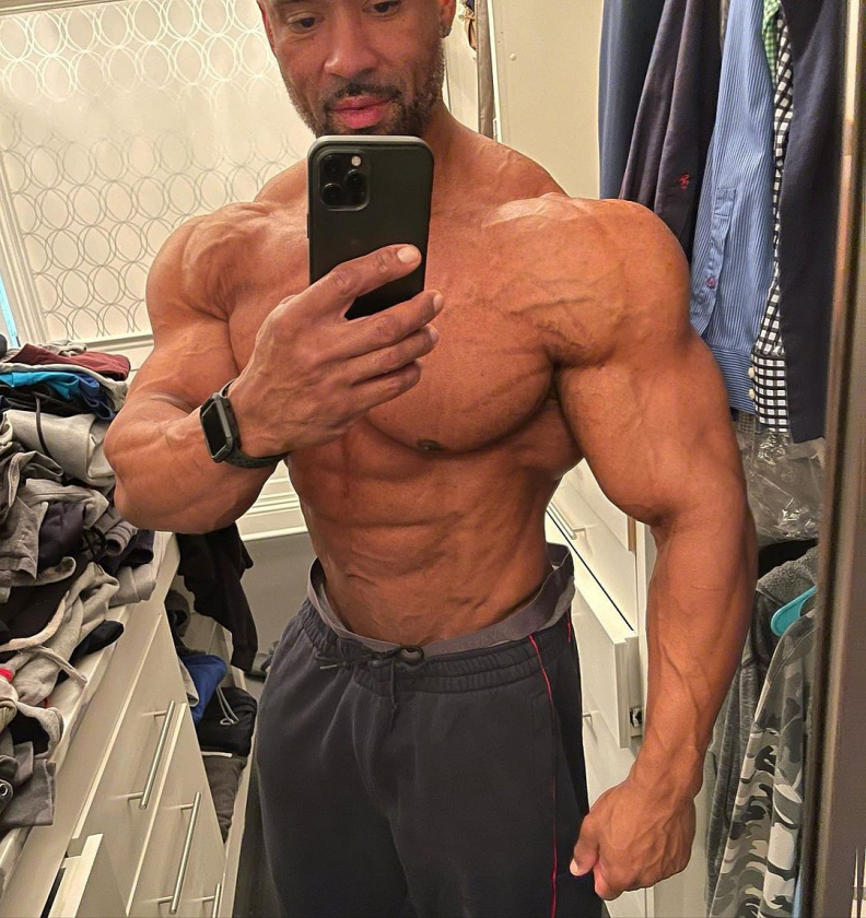 Хуан Морель после бизнеса с печеньем возвращается на сцену