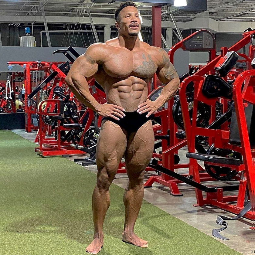 Эстет Патрик Мур переходит в Classic Physique?