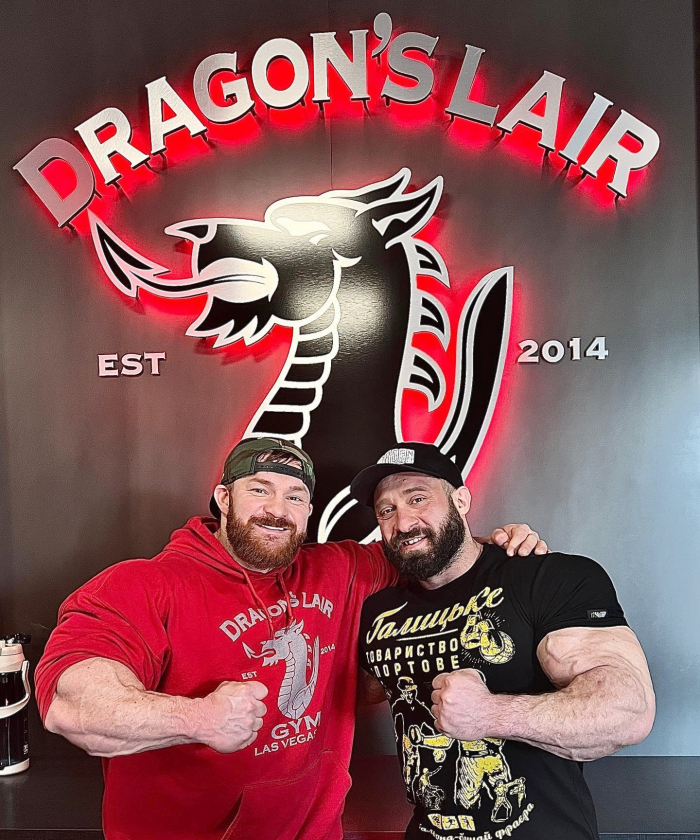 Олег Крывый и Джеймс «Flex» Льюис провели совместную тренировку плеч