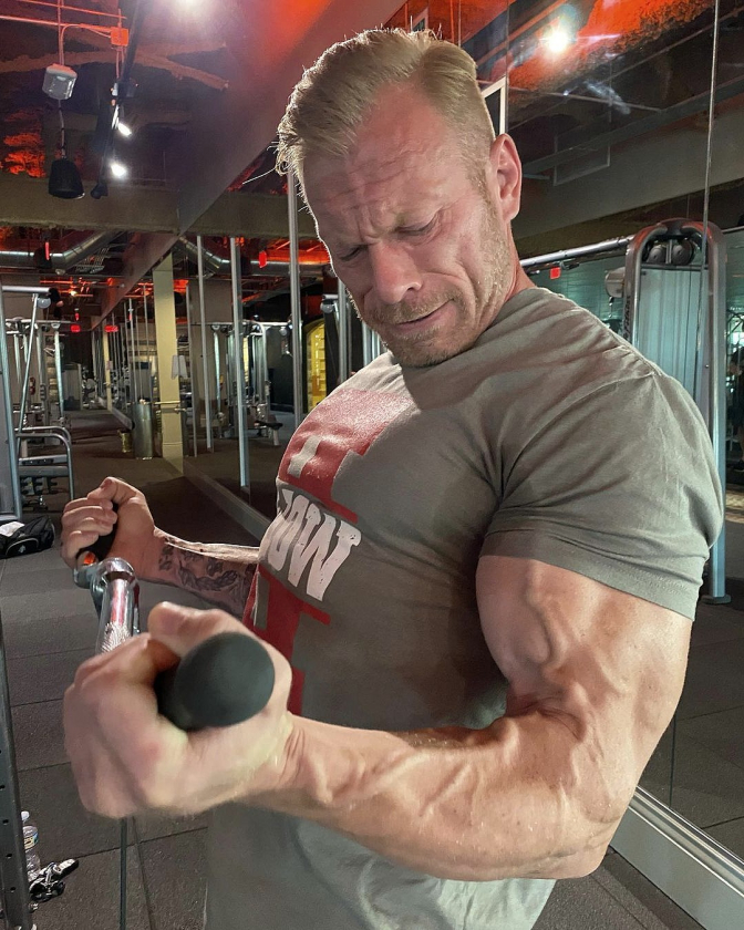 После трех лет без сцены - форма Денниса Вольфа