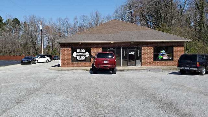 Тренажерный зал в США помогает Украине