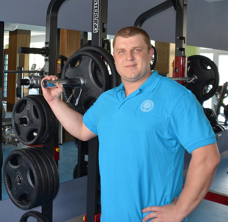 Украинский богатырь Назар Павлив протащил два «БелАЗа» 6,37 метра