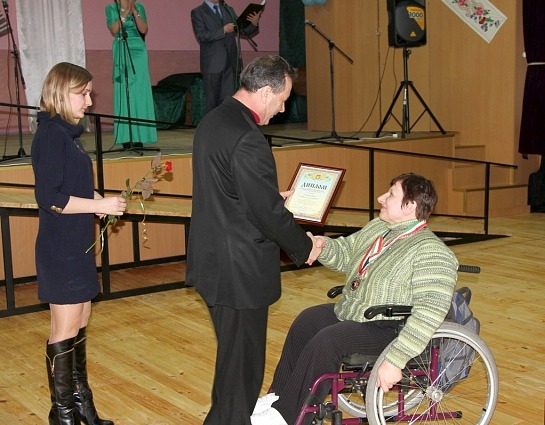 Награждение МСМК по пауэрлифтингу Любови Семенюк