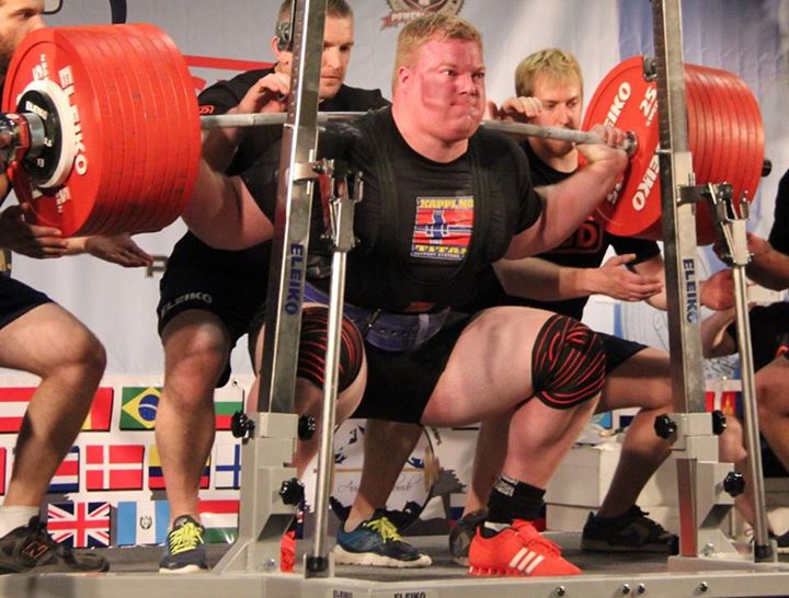 Карл Кристенсен - лучшая сумма 1230 кг в экипировке